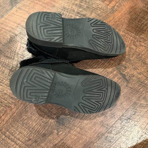 Classic Ultra Mini Chalet Suede Booties - Picture 9 of 9